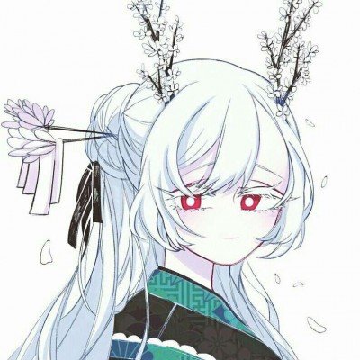 女子亲宝宝脚丫嘴唇肿成香肠